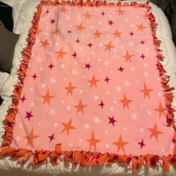 NWT Fleece 48” Throw Blanket - Picture 2 of 2